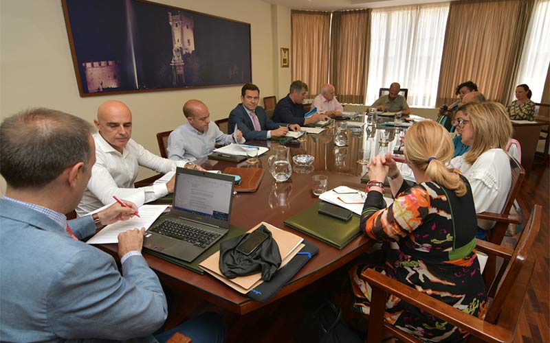 El PSOE se fía de los informes y la remunicipalización de los servicios de playas en Cádiz supera otro trámite
