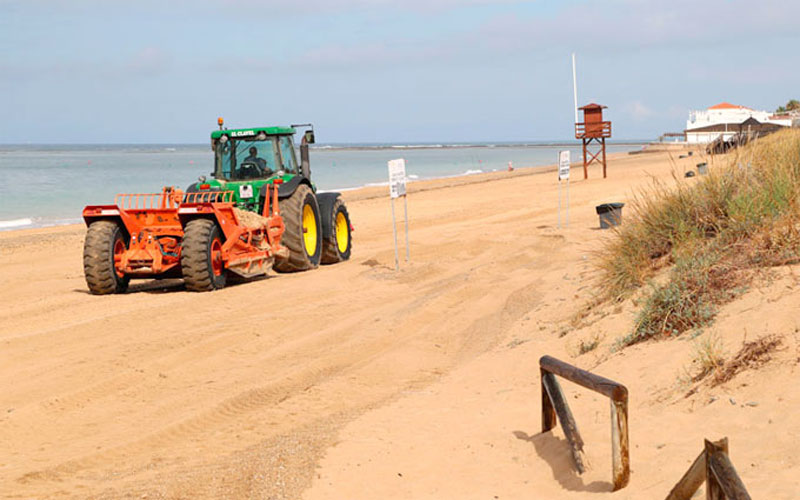 Los trabajos de “regeneración” de las playas de Costa Ballena y Punta Candor se extenderán hasta final de mes