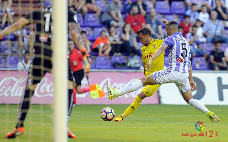 El Tenerife, primera ‘piedra’ en el camino a Primera del Cádiz