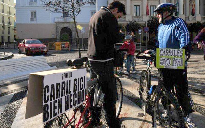 Convocadas ‘bicifestaciones’ mensuales en Cádiz hasta que comiencen las demoradas obras del carril bici