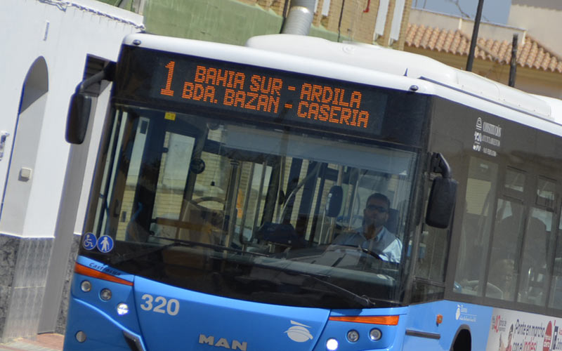 La playa de Camposoto contará este verano con servicio de autobuses entre mediados de junio y mediados de septiembre