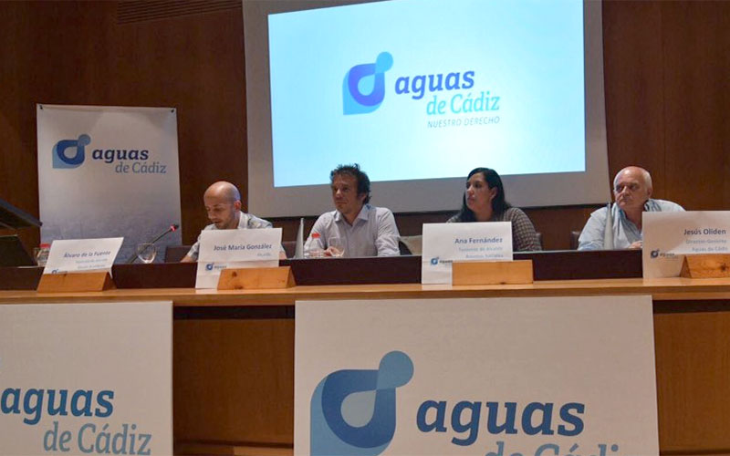Aguas de Cádiz da luz verde, por unanimidad, a un bono social que evite cortes de suministro a vecinos con problemas económicos