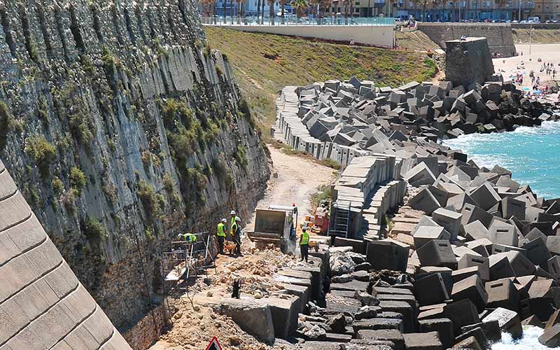 Ya se adecenta la muralla del baluarte de San Roque