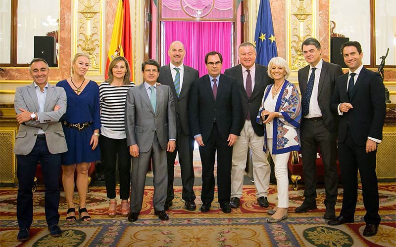 Teófila Martínez y otros diputados del PP se unen para reivindicar a Rajoy que la línea Algeciras-Bobadilla “no sufra más retrasos”