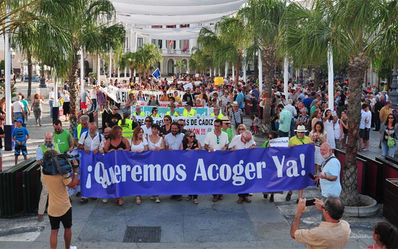 “¡Queremos acoger ya!”: Cádiz vuelve a solidarizarse “con quienes llaman a nuestras puertas” y se indigna ante la “Europa fortaleza”