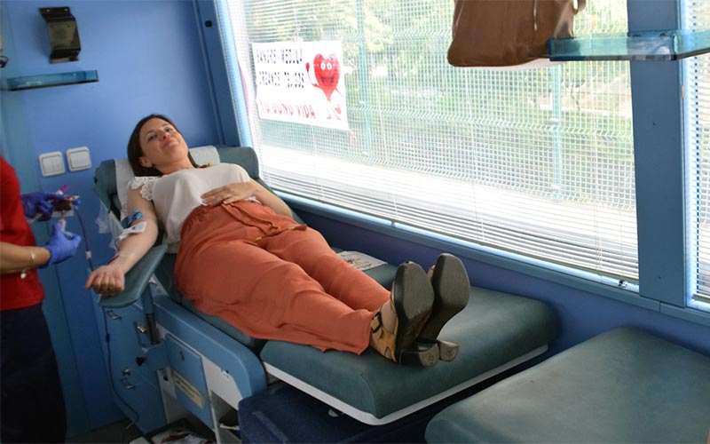 Las necesidades de sangre en los hospitales gaditanos no disminuyen en julio y agosto: se requieren 180 donantes diarios