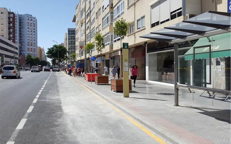 Ya están operativas las remodeladas paradas de autobuses frente al Hospital Puerta del Mar, las más ‘usadas’ de toda la Bahía