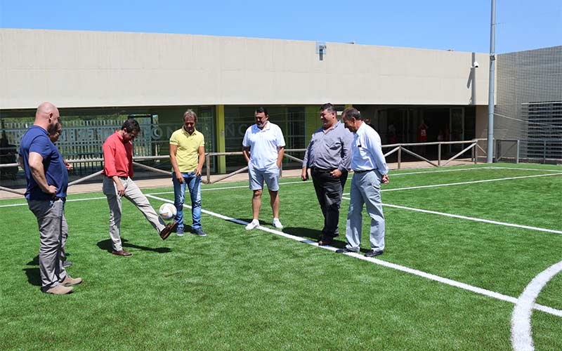 Casi 52.000 euros para renovar el césped artificial del campo de fútbol 7 del Centro Deportivo Costa Sancti Petri