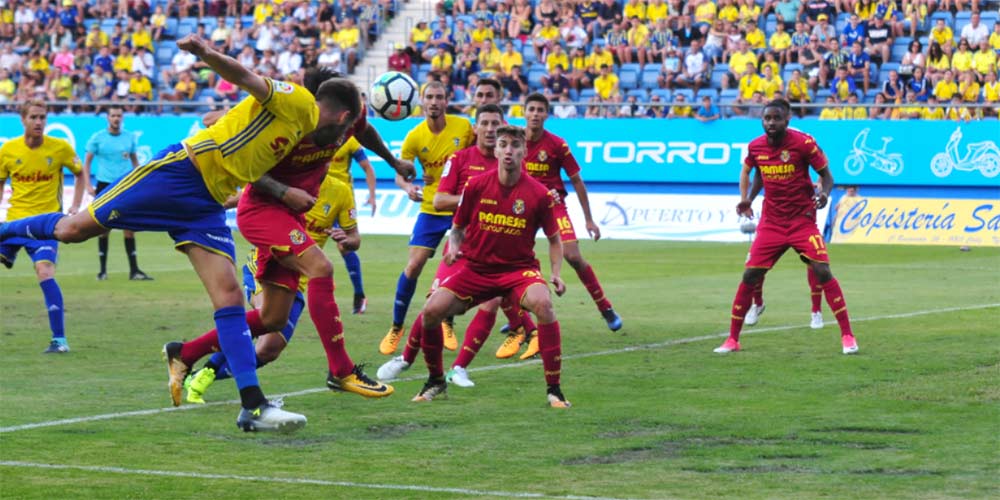 Las Palmas levanta su primer Trofeo Carranza, y el Cádiz es ‘castigado’ en la consolación ante un Villarreal práctico