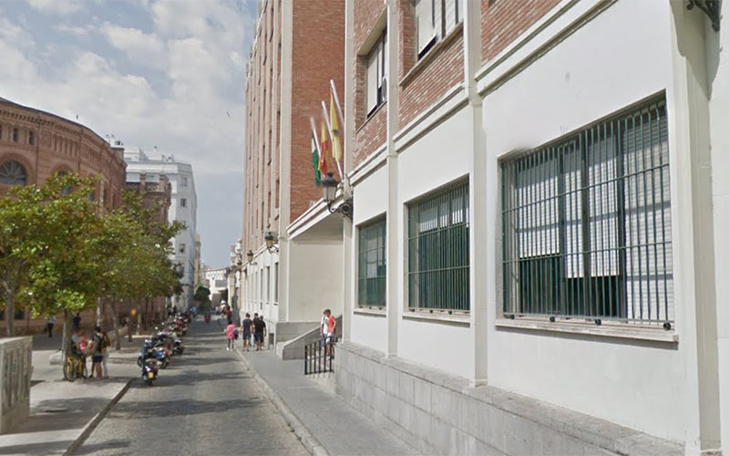 Se peatonalizarán y ‘liberarán’ de barreras arquitectónicas los accesos a las facultades de Medicina y de Empresariales