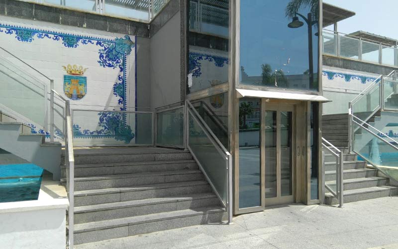 El calor mantiene inutilizados los ascensores de Puente Chico y Gran Plaza