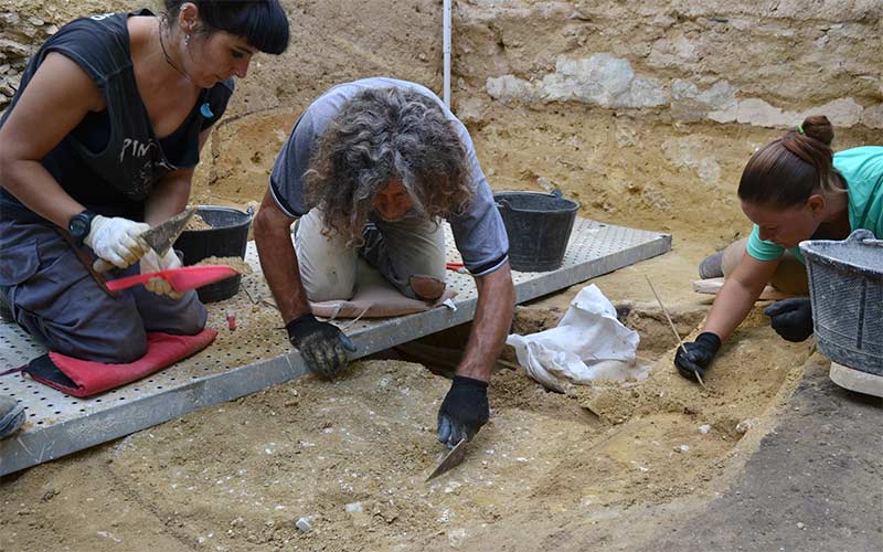 Aparecen los primeros restos en el cementerio isleño nada más comenzar la fase de exhumación de represaliados por el franquismo
