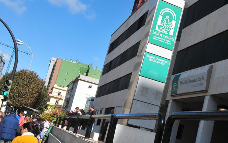 La gerencia del Hospital Puerta del Mar desmiente la falta de camas y asegura que está siendo un verano “sin incidencias destacables”