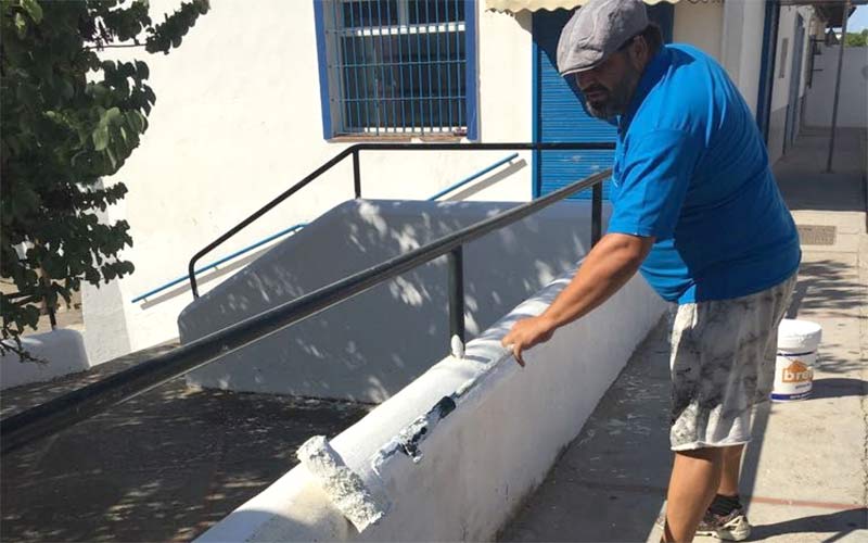 Vías y Obras se apoya en los contratados por los planes de empleo de la Junta para mejoras en Ciudad Jardín, La Florida y San Sebastián