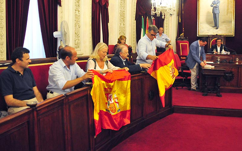 Los 500.000 euros del Invierte se distribuyen en Cádiz en proyectos demandados por AAVV y otros colectivos; la oposición se abstiene