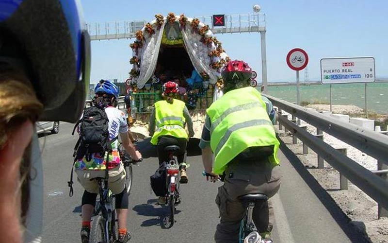 Una nueva ‘bicifestación’ cruzará el puente Carranza para volver a exigir a Fomento una vía ciclista y peatonal entre Cádiz y Puerto Real