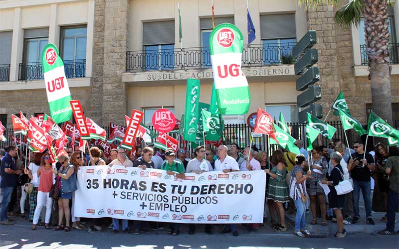 CSIF, CCOO y UGT ‘luchan’ juntos por “la vuelta a las 35 horas para los empleados públicos andaluces”; jornada laboral recurrida por Rajoy