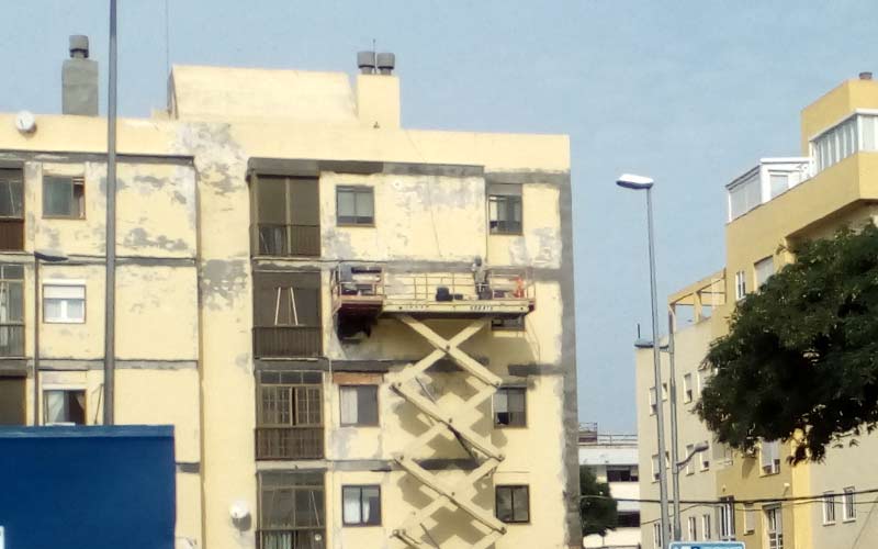 229 comunidades de vecinos de la provincia gaditana aspiran a las nuevas ayudas de la Junta para rehabilitar sus edificios