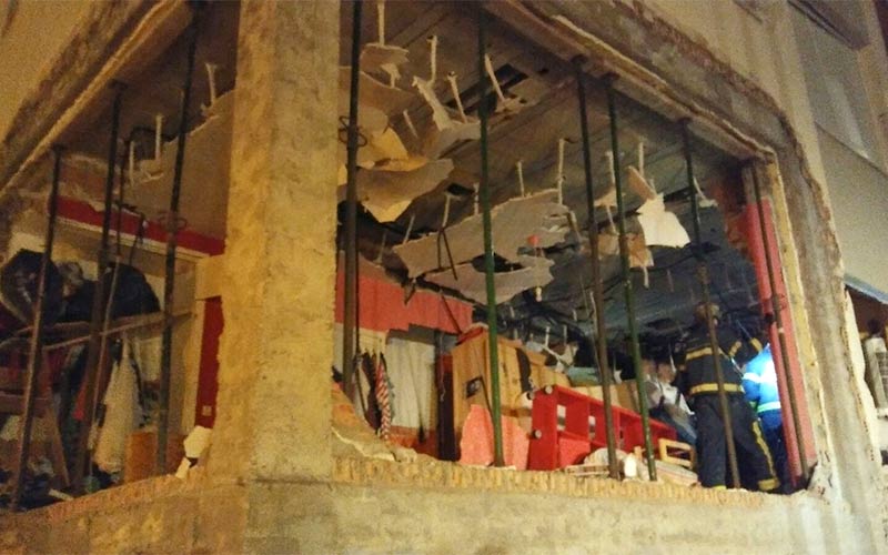 Herida una mujer por la explosión de una bombona en una vivienda en la barriada San Juan de Dios que obliga al desalojo de dos bloques