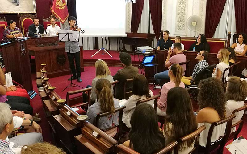 “El futuro, con gente como vosotros, se antoja esperanzador”