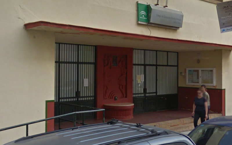 Los trabajos de retirada del relieve franquista del colegio Santa Teresa se alargarán un mes para no molestar a alumnos y profesores