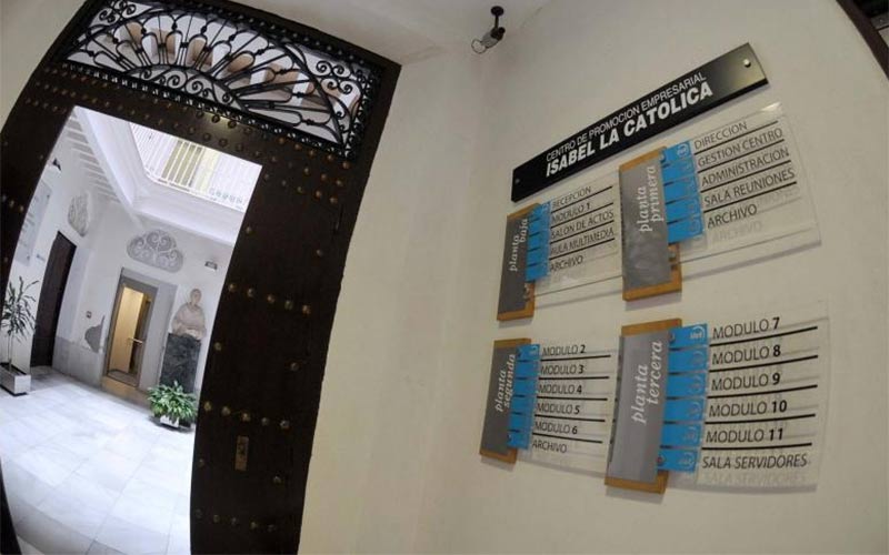 La sede de Asuntos Sociales se queda pequeña en la calle Zaragoza y se reubicará en un edificio hoy infrautilizado en Isabel la Católica