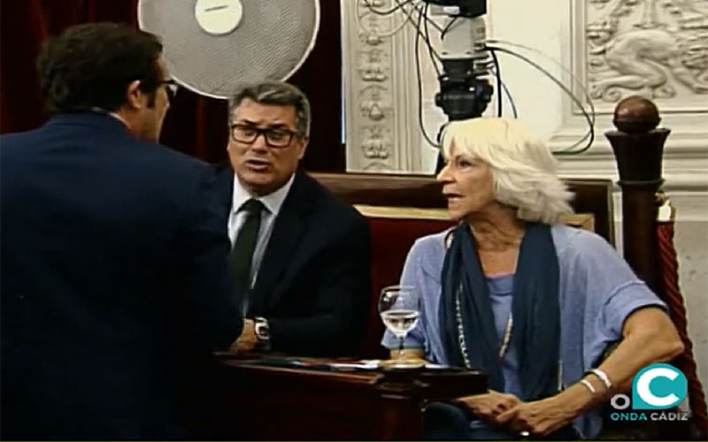 El alcalde de Cádiz es un “fascista” para el PP por solicitar más informes sobre la remunicipalización de los servicios de playas