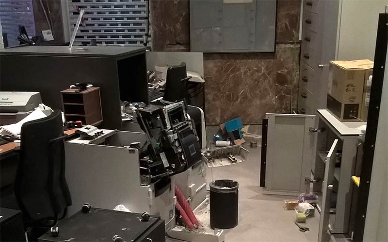 Aprovecharon la tromba de agua y el corte de luz para robar en un banco del centro de Jerez