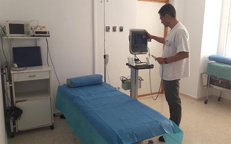 El Hospital de Puerto Real, tras las obras estivales, estrena un quirófano para Oftalmología y una sala para inyecciones intravítreas