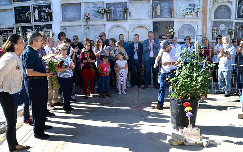 Isleños homenajean a los represaliados del franquismo: “su lucha y sufrimiento no han quedado en el olvido”