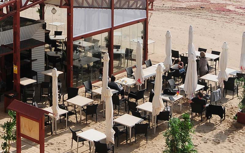 Los propios empresarios de los chiringuitos en Cádiz serán los titulares de la ocupación del DPMT en las playas