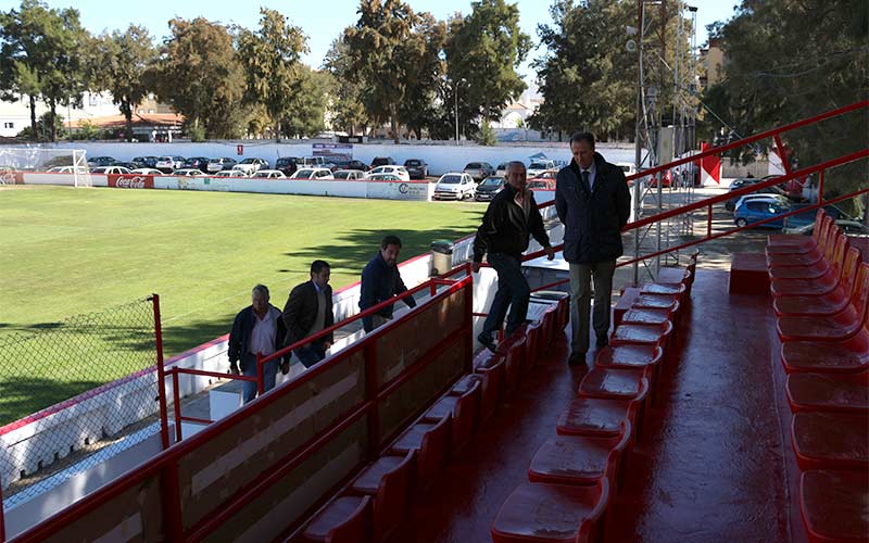 El campo de fútbol municipal “sigue vivo”
