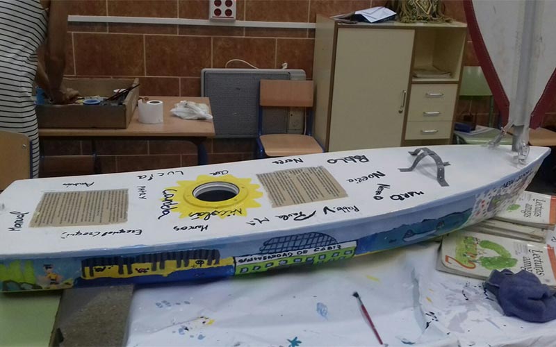 Alumnado del colegio Reyes Católicos de Puerto Real lanza al Atlántico una ‘botella’, tras recibirla de una escuela de New Jersey