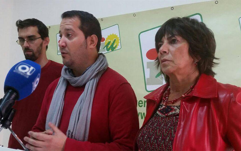 Fernández (IU) le recuerda al PSOE que “somos una fuerza autónoma y si vemos que el pacto no se está cumpliendo actuaremos como tal”