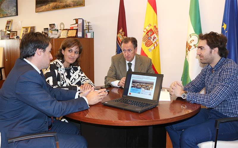 Orange planea implantar la fibra óptica en Chiclana