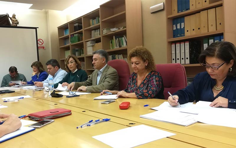 “El buen talante y las ganas de colaborar” entre Ayuntamiento y Junta protagonizan una nueva mesa tripartita frente al problema de vivienda