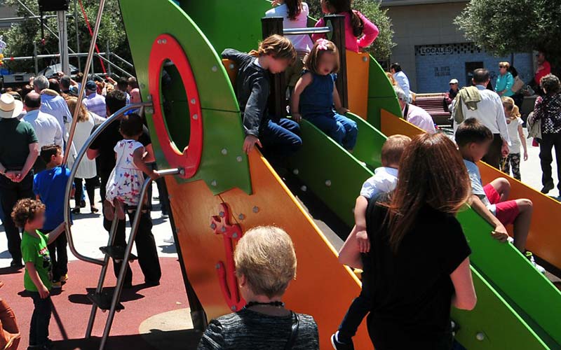 Hasta 100.000 euros del Invierte de la Diputación irán destinados a reparar los pavimentos de los parques infantiles de Cádiz