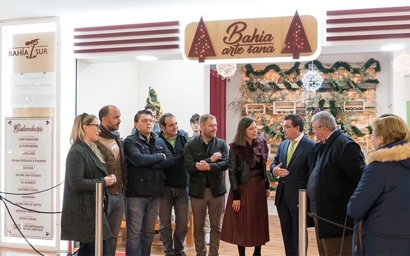 El centro comercial Bahía Sur cede un local gratis a una decena de empresas artesanas gaditanas para que se promocionen en Navidad