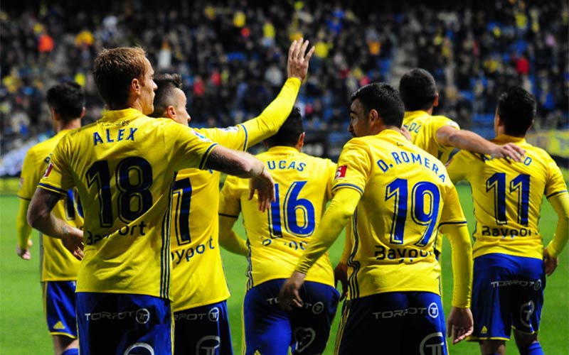 El Cádiz, sin frenos, también gana al Barça B y duerme líder