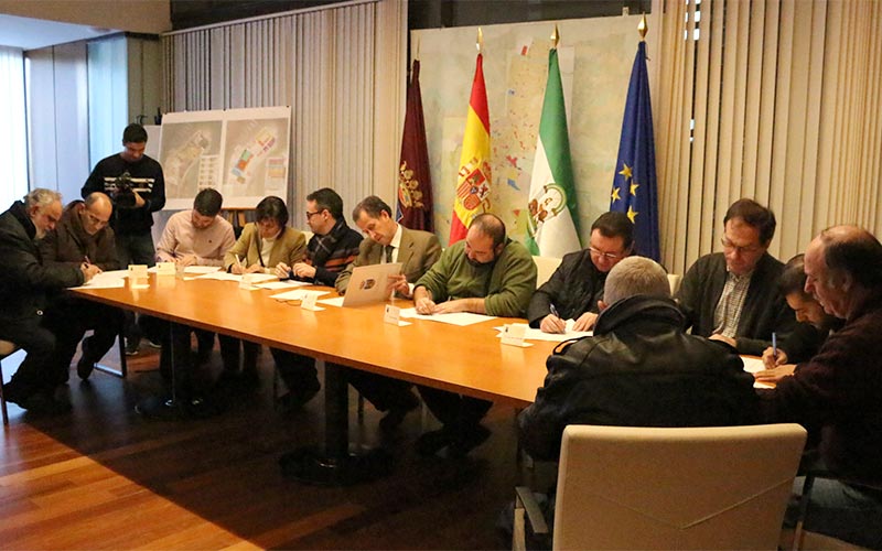 Servicios Sociales distribuye subvenciones para alimentos a diversos colectivos pese a que las familias necesitadas “siguen disminuyendo”