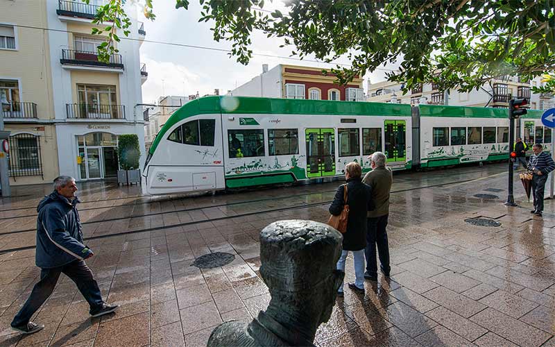 La empresa que ya se encargó de las pruebas en 2017 es la única interesada en ‘acompañar’ al tranvía de la Bahía hasta su explotación