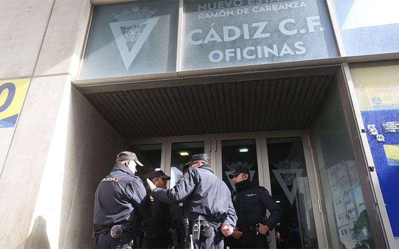 La Policía ‘registra’ al Cádiz CF en una operación contra Quique Pina