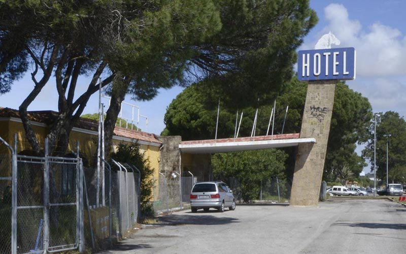 Detenido un italiano en El Cuervo como presunto autor de la violación perpetrada en las ruinas de hotel Caballo Blanco de El Puerto