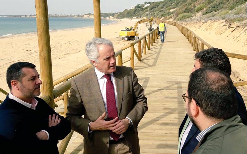 El nuevo paseo peatonal entre las playas de Las Redes y Fuentebravía espera estar listo antes del mes de abril