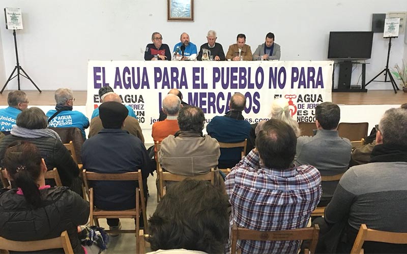 Se recogerán firmas para reclamar al equipo de Gobierno de La Isla que estudie la remunicipalización del servicio de agua