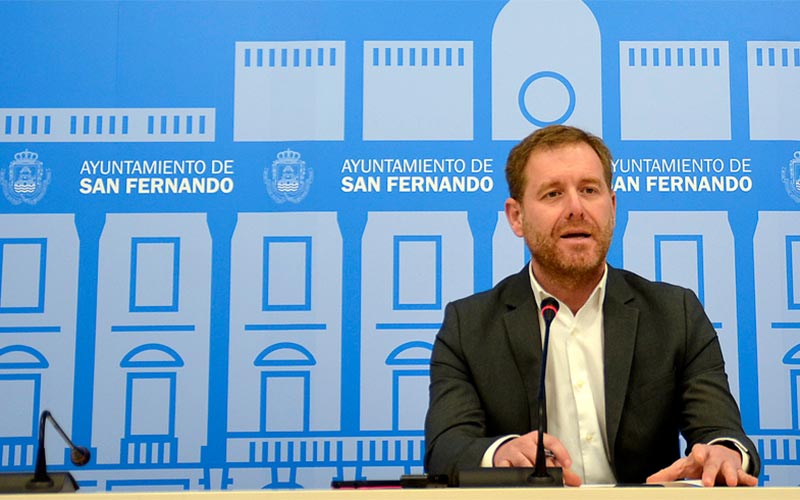 El Ayuntamiento de San Fernando invirtió en 2017 más de 5,7 millones en obras y actividades y redujo la deuda en unos 8 millones