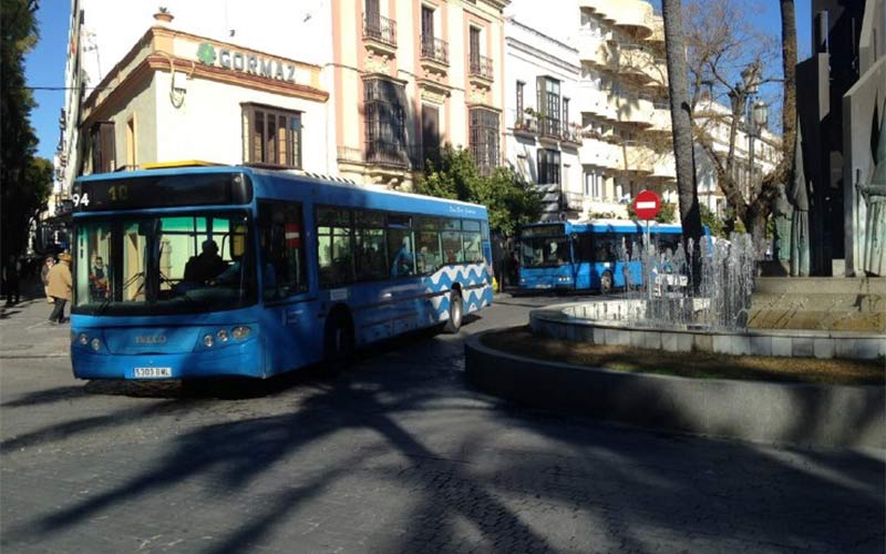 Plantean que las mujeres puedan bajar del autobús urbano en Jerez entre dos paradas si estiman que hay riesgo de agresión sexual