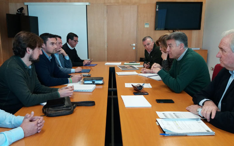Ayuntamiento y Junta “intensificarán la coordinación” en relación al carril bici; esperan que el tramo del paseo marítimo ‘esté’ en junio
