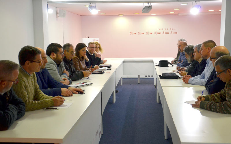 El astillero isleño se quedará sin faena en junio tras la entrega del BAM; PSOE y comité de empresa coinciden en las reivindicaciones
