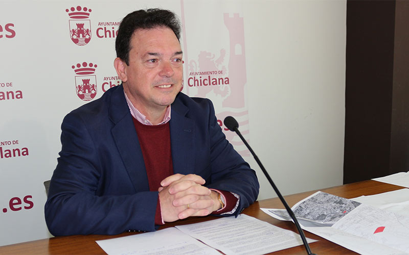 El Gobierno chiclanero, que dice apostar por la educación pública, no se niega a “regalar” una parcela en el Novo para un colegio privado